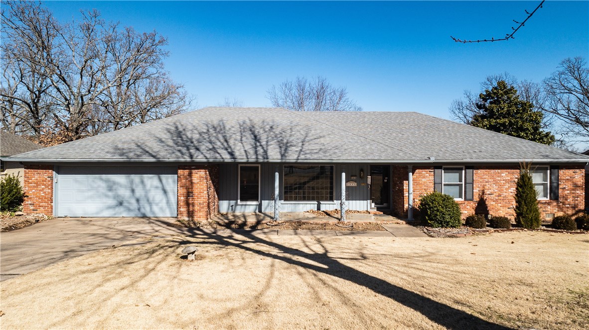 Charming home available for lease, in a great neighborhood. 2100 Sq ft. with two living areas, fireplace, spacious bedrooms, privacy fenced back.