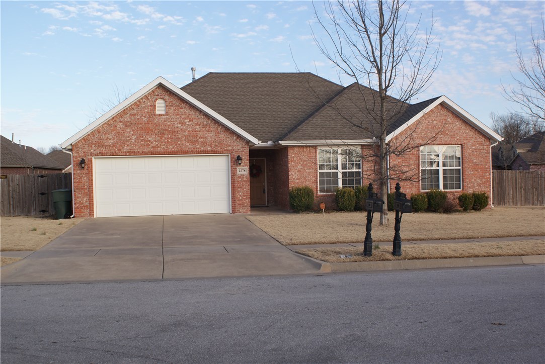 Super Cute 3 Bedroom, 2 Full Bath home with a Formal Dining Room. Kitchen has Granite Countertops and Stainless Steel Appliances. Spacious Master Suite with his/her sinks and a separate Whirlpool Tub/Shower. Large Corner Lot. Perfect location - close to the Bike Trail, Elementary/Middle schools, I49 and the U of A. Call to see today!