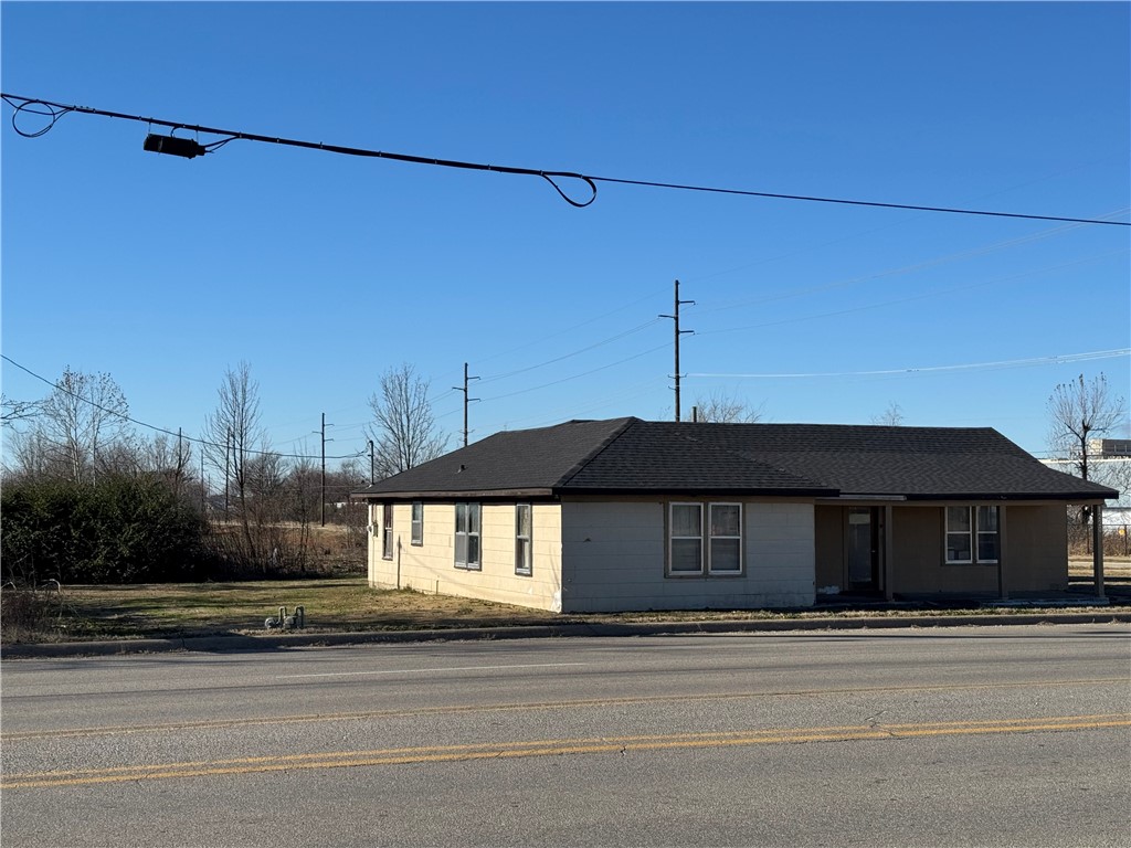LOCATION , LOCATION!!  Great opportunity for a commercial business in an excellent location.  Great 
potential, High traffic court, corner lot, property lays well and has great frontage.  Buyer to satisfy themselves as to zoning and allowable use.  Please note house is considered of no value.  Also listed as Commercial MLS #1330805  The value is in the land. SOLD AS IS