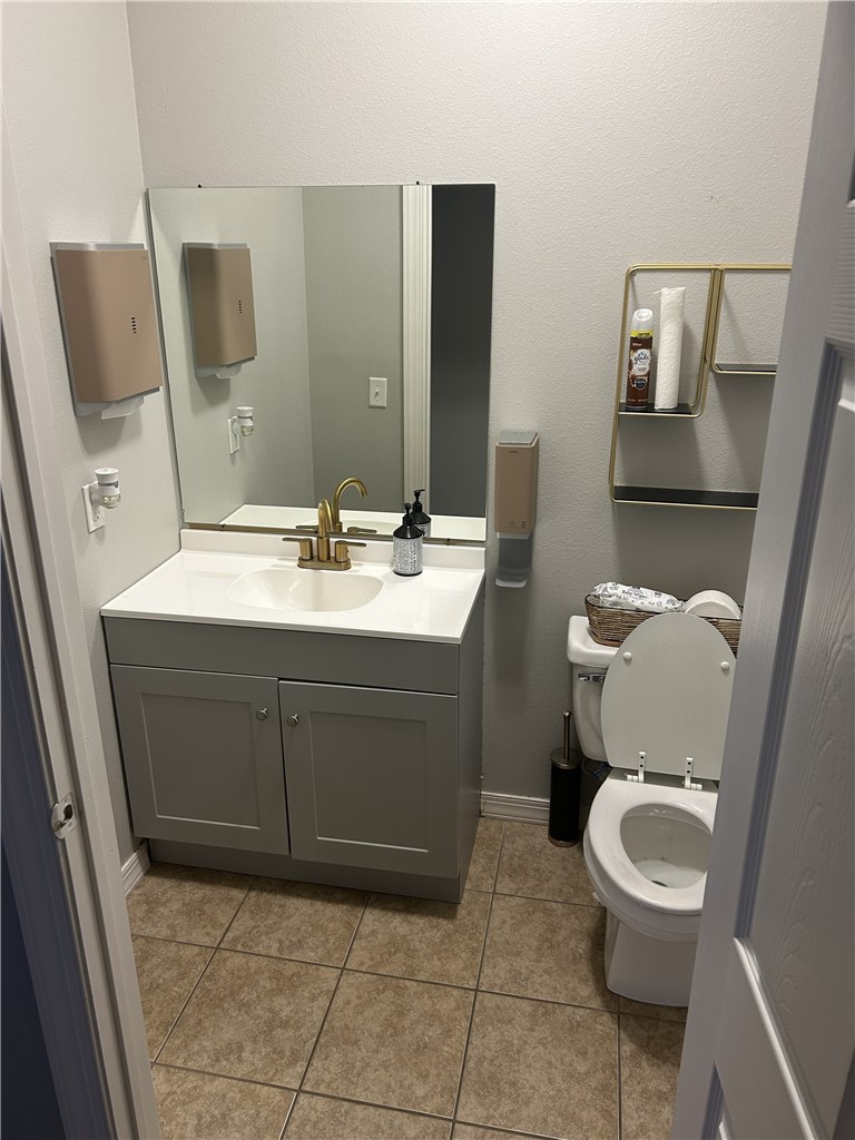 Oak Trace - Commercial Lease