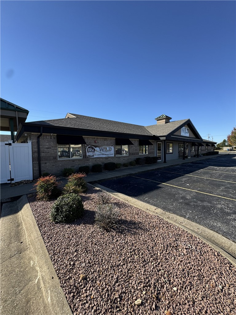Oak Trace - Commercial Lease