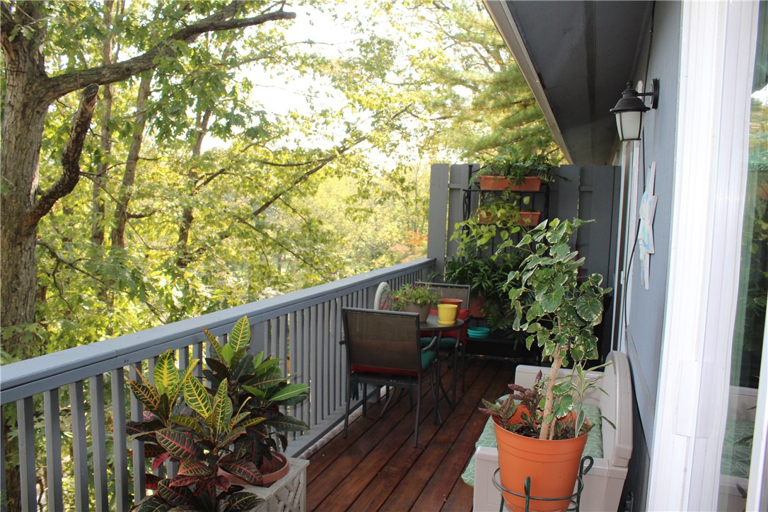 Townhouse Tct 3 A/K/A Drake Court Bvv - Residential
