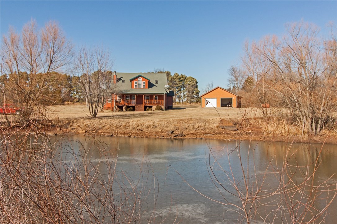 With views to take your breath away... This is country living at its finest! this peaceful 3bd/2ba home features an open floor plan, large rooms, raised whirlpool jacuzzi tubs, tons of storage, custom wood blinds, walk-in showers, & much more! Bonus room located upstairs. Detached garage would also make a great workshop. Relax in your master bath while enjoying the view of the mountain side and pond. Come see your country oasis!