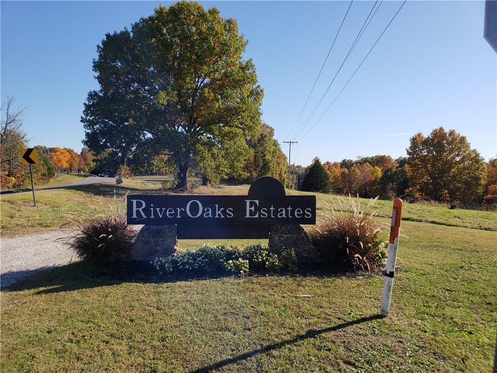 Ready to build your dream home? The opportunity is now, and you don’t want to miss it! Enjoy peace and tranquility on this secluded 5.02 acres located only 6 minutes from town. This Bentonville school's parcel has water, electricity, and gas readily available. Turn your dreams into reality and make it yours today.
