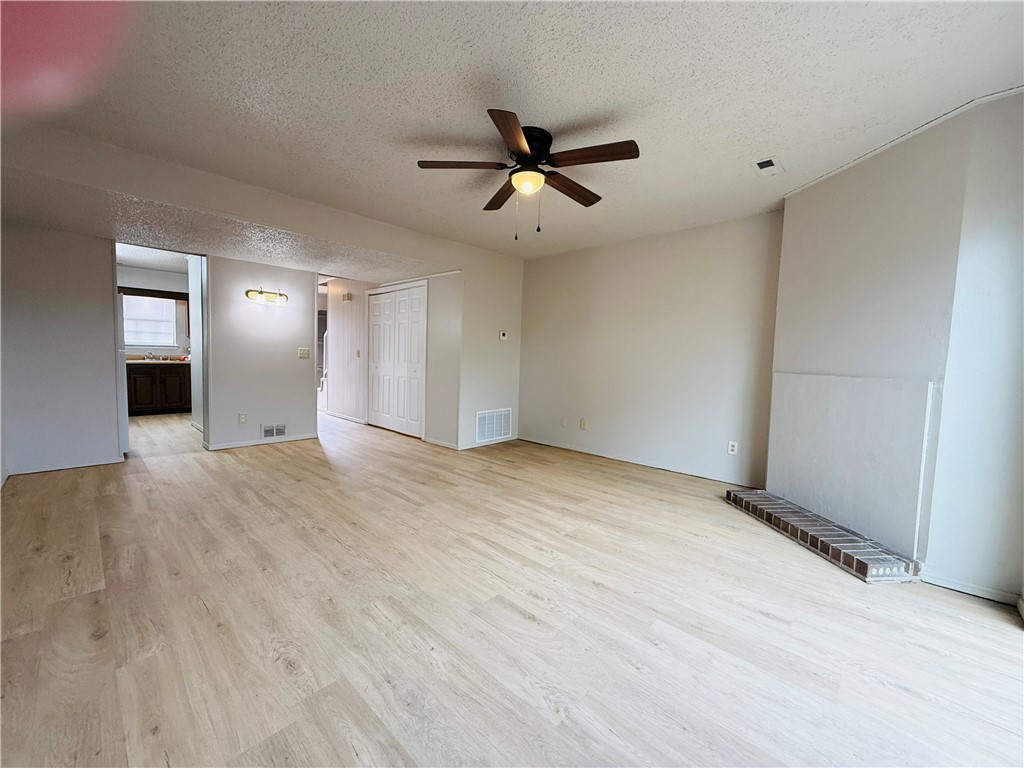 2-17-30 SPRINGDALE OUTLOTS - Residential Lease