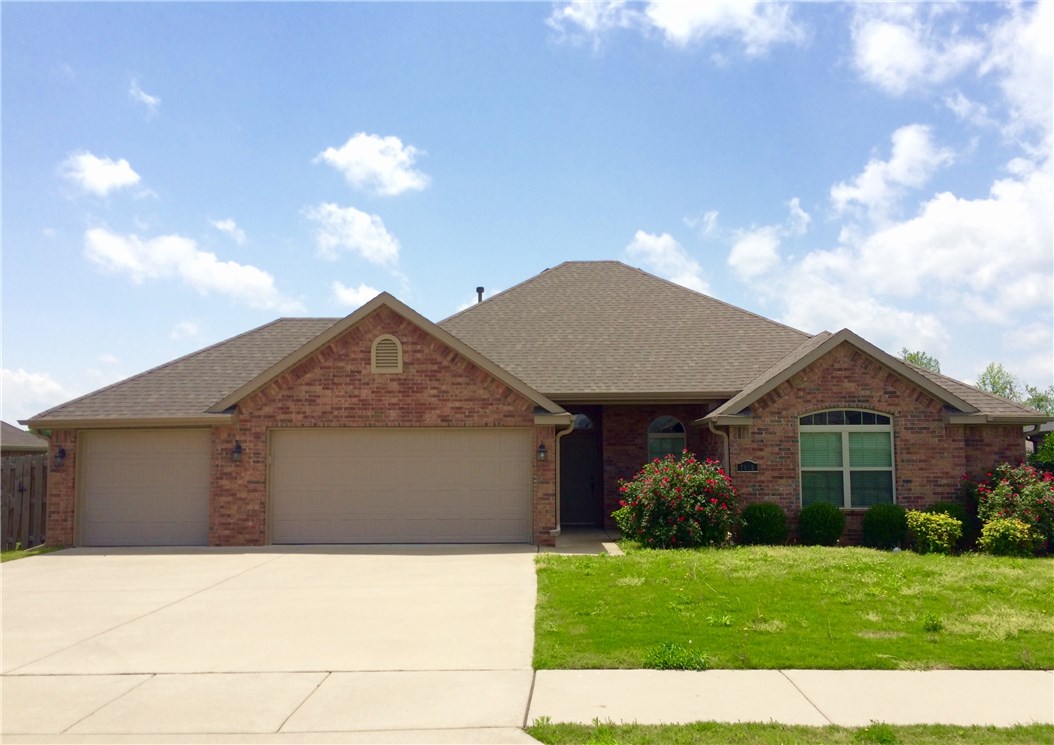 Great 4 bed, 2 bath home near harber schools.  Home features Wood floors in LR and entryway, granite counters, large Privacy fenced yard, 3 car garage, and more!