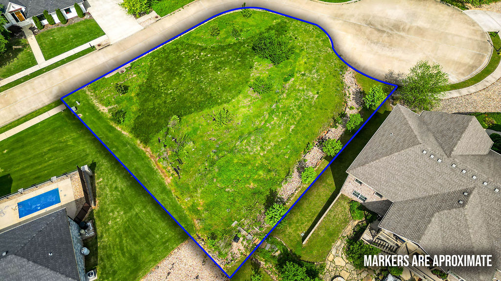 Tucked into the gated Creekstone Estates neighborhood, this beautiful corner lot is in a prime spot just minutes from downtown Bentonville. You’ll have quick access to trails, great restaurants, and everything happening around town. The lot offers awesome views and a little extra privacy, making it a great place to build.  It’s a great time to grab a lot and choose your own builder to create the home you’ve always wanted. You’ll also get the perks of Bentonville city utilities and highly rated schools.  Plus, you’re right by the Razorback Greenway and some of the best mountain biking Northwest Arkansas has to offer. It’s the perfect place to build a home you’ll truly enjoy for years to come.