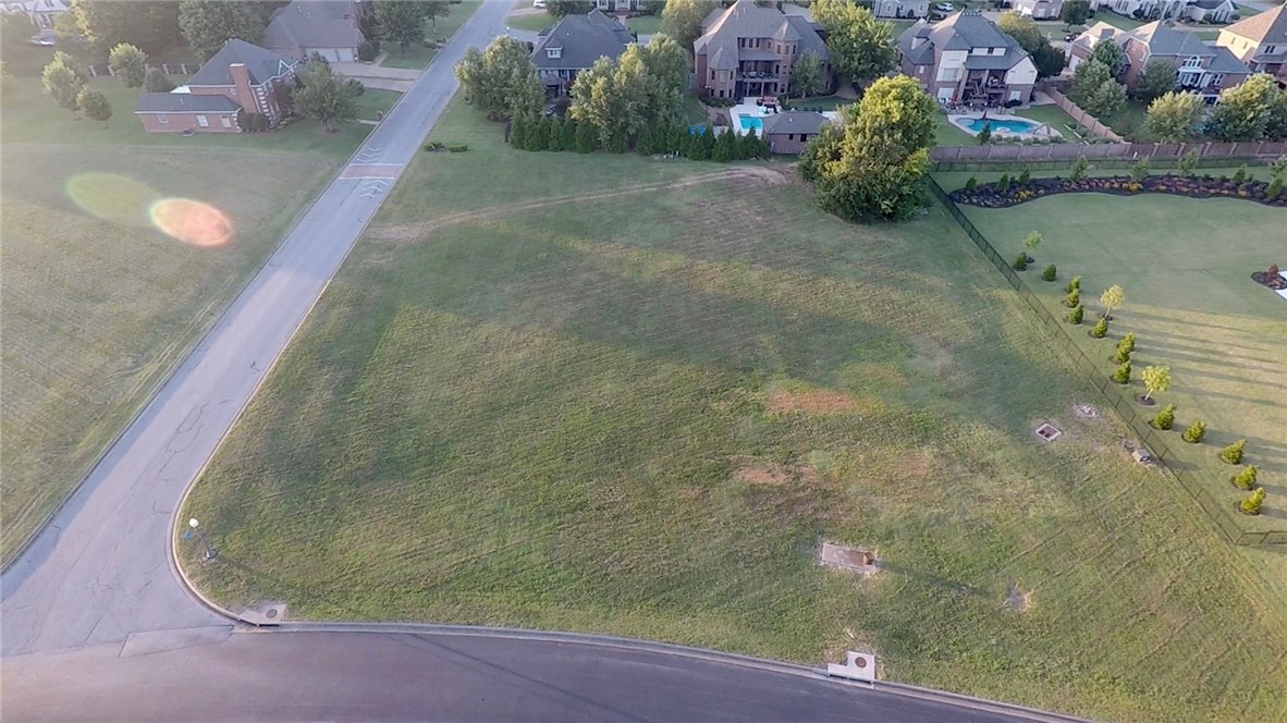 Now is your chance to custom build on one of the last lots left with an exclusive Pinnacle drive address.  1.28 Acre Estate Lot with Pinnacle Country Club Golf Course View. 5,000 square foot minimum (excluding porches, garages and breezeways). Rogers School District. Protective covenants apply. All utilities on site. Minutes from I-49, Mercy Hospital, Pinnacle Promenade, the Amp, Business Park, Embassy Suites/Convention Center, shopping, and restaurants. Agent owned.