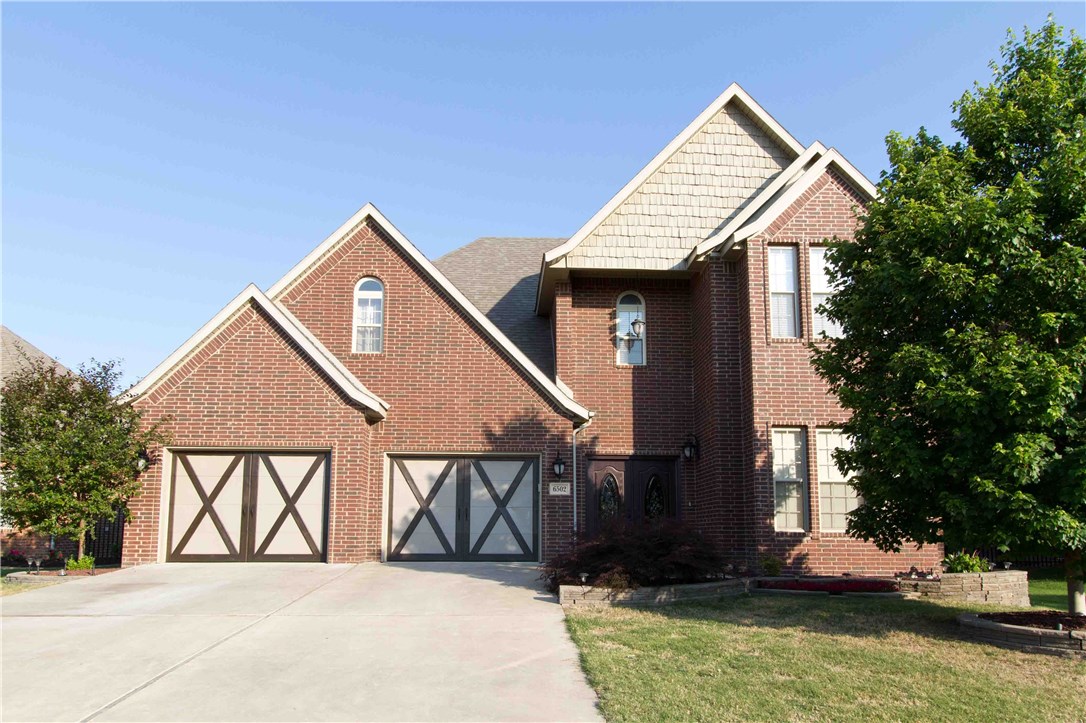 Hearthstone beauty, 4 bedrooms or 3 w/a  bonus, 2.5 Baths wood floors, granite counters, high ceilings,zoned HVAC, Bentonville  Schools, sprinkler system. Neighborhood pool and playground. Will consider pets.