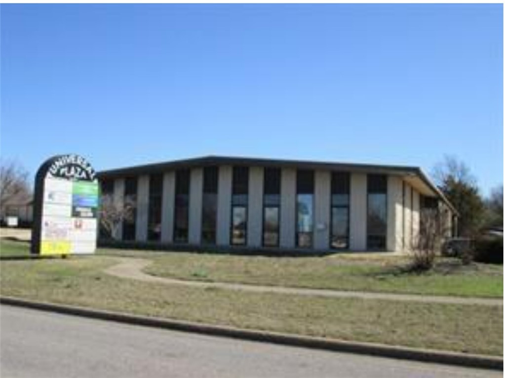 Office or retail business only $1200 month for 1250 square feet.   These two newly renovated units are on the front of building and ready for tenant to move in.   
This strip center is located in a high traffic business park with strong co tenants.   Universal Plaza is midway between downtown Rogers and I49 and is next to Walmart Supercenter on Walnut Ave.
Tenant pays utilities Landlord pays Water and trash