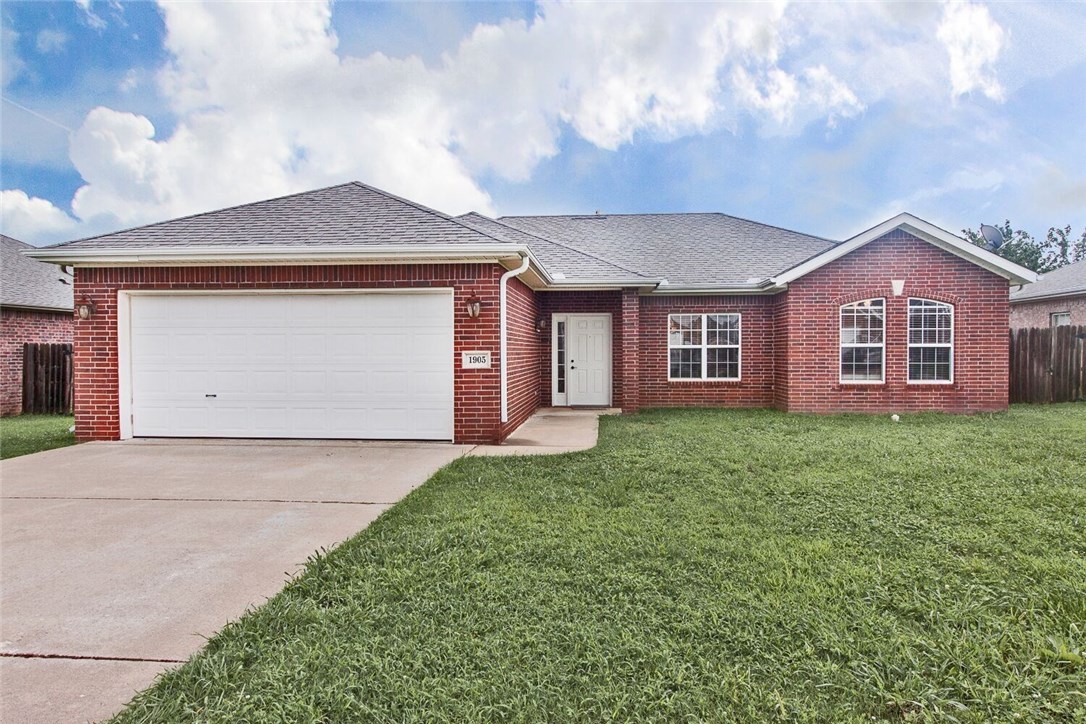 Charming 3 bedroom 2 bath home in Windwood Subdivision close to AR-102. Enjoy this open floor plan with hardwood floors in the living room, new paint and new carpet in the bedrooms! Gas fireplace, large bedrooms, crown molding, and huge closets. Kitchen features tons of cabinet space, eat-in kitchen, pantry and granite countertops. Large Master Bedroom with tray ceiling, lots of natural light and 2 walk-in closet. Patio with fenced in backyard perfect for entertaining.