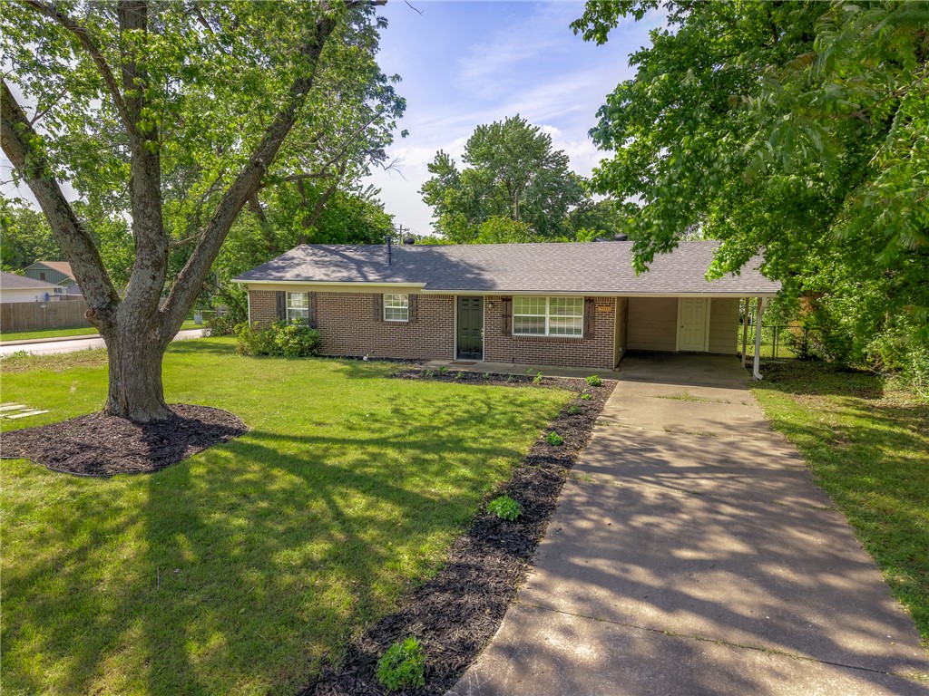 This 2 bed, 1.5 bath home is move-in ready and sits on an open, flat lot, located just off Don Tyson with easy access to I-49 and only 4 minutes from Tyson Headquarters. Recent updates include fresh paint, new doors, professional landscaping, plus a new roof and full HVAC replacement in 2023.