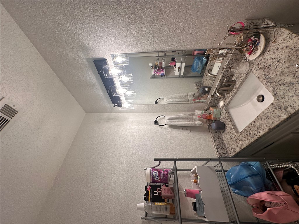 Valley View Condo Hpr - Residential Lease