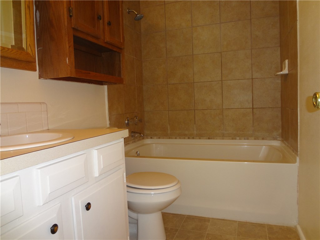 Bishop Manor Rogers - Residential