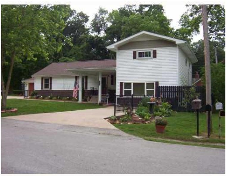 Priced to sell quickly! Seller is moving, bring offers! Beautifully remodeled and updated home with great options. This 5+ bedroom, 2 1/2 bath charmer is a stone's throw from JBU.  Home has new roof, 2 central heat and air units, larger air unit is 2 years old, new stainless appliances, covered patio, 2 car garage. The large family room is currently being used as a master bedroom with a wood burning fireplace, making a total of 6 bedrooms, or could be a second living area. Must see! Very low utilities.
