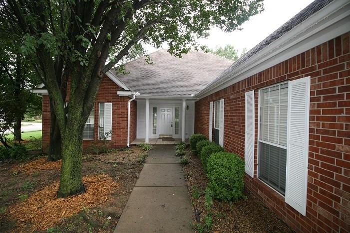 Three bedrooms and two full baths.  Over 1,900 SF!  All brick home with open and split floor plan. Large corner lot with fenced-in yard, gorgeous entry with columns. Corner fireplace with gas logs, extra large living area, breakfast bar, and extra large master suite with whirlpool tub.