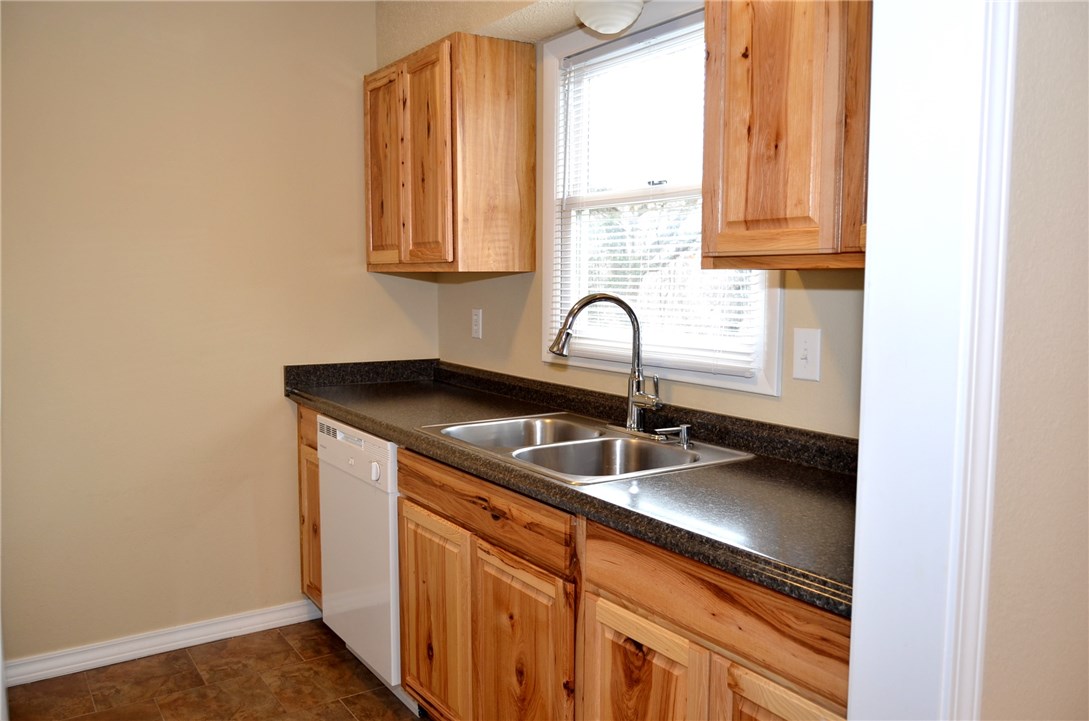 Townhouse Tct 3 A/K/A Drake Court Bvv - Residential