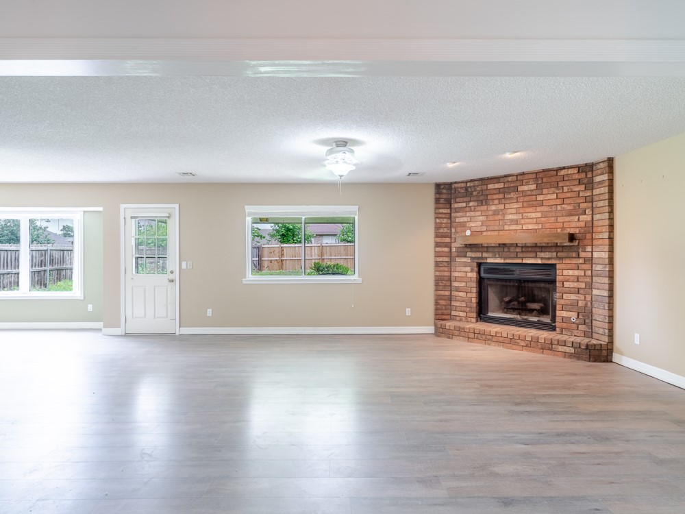 Whispering Timbers Ph 6 Rogers - Residential Lease