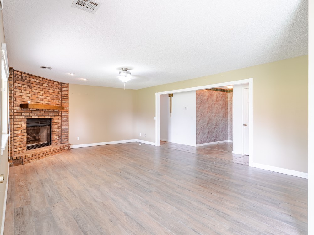 Whispering Timbers Ph 6 Rogers - Residential Lease