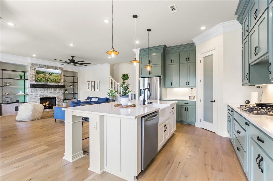 SAVANNAH ESTATES-ROGERS - Residential Lease
