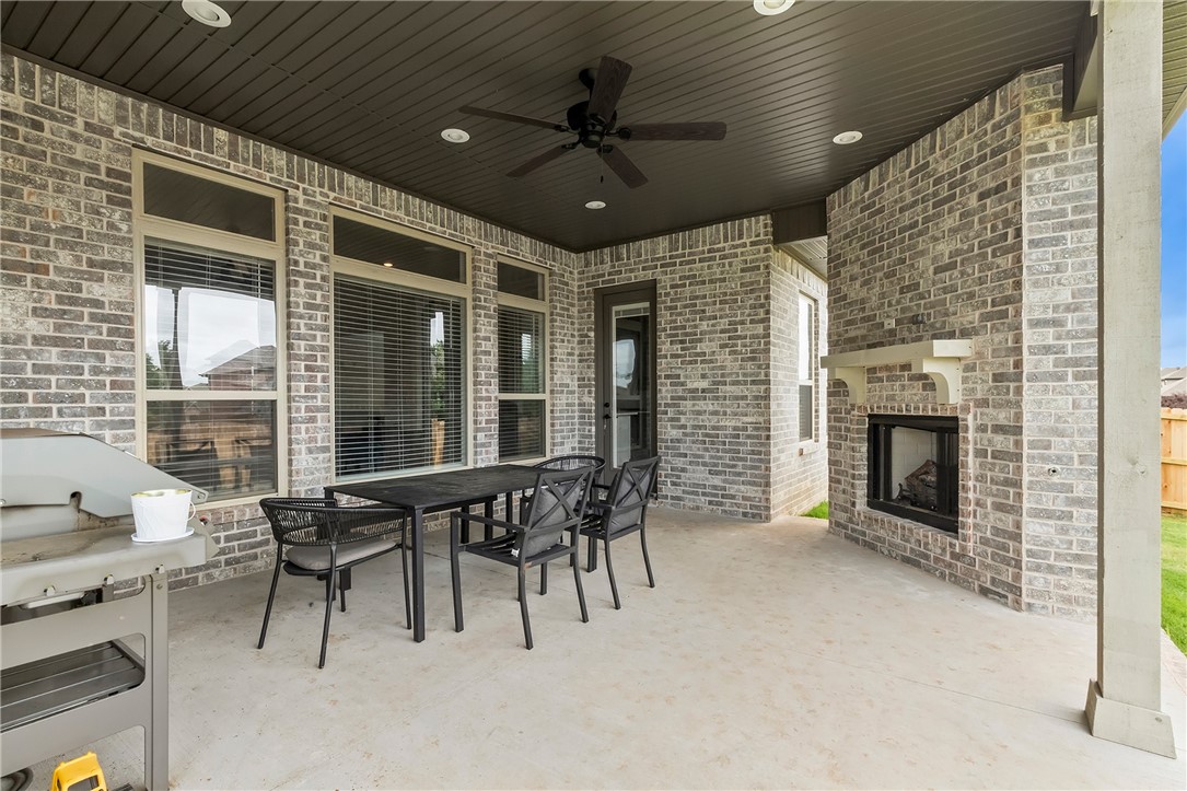 SAVANNAH ESTATES-ROGERS - Residential Lease