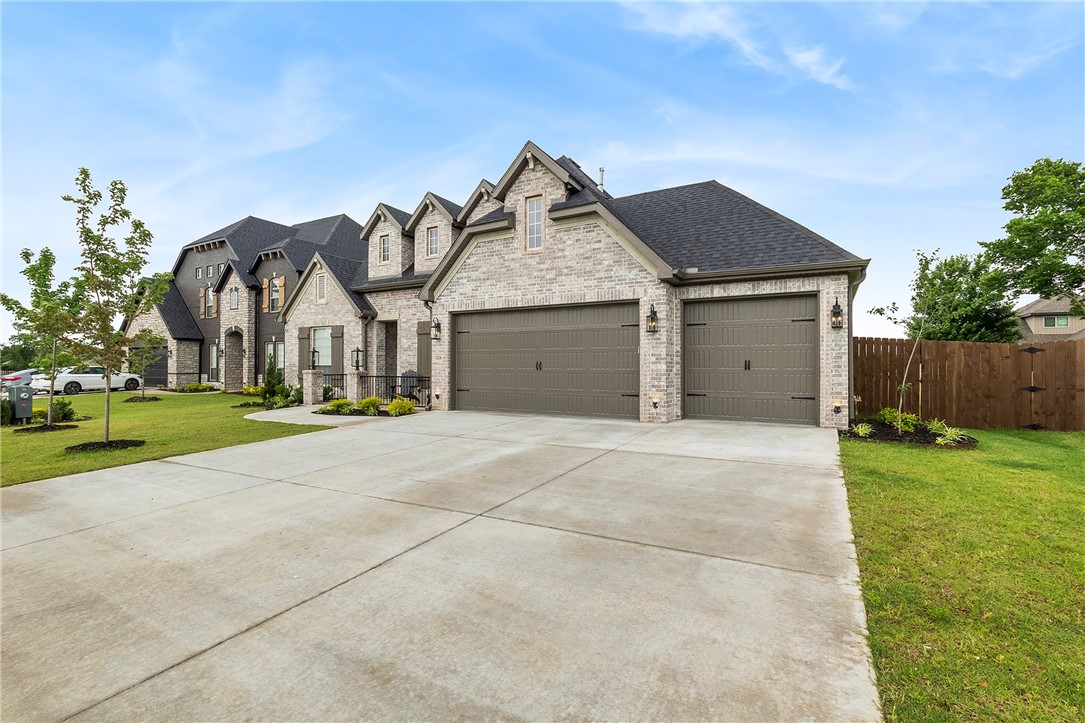 SAVANNAH ESTATES-ROGERS - Residential Lease