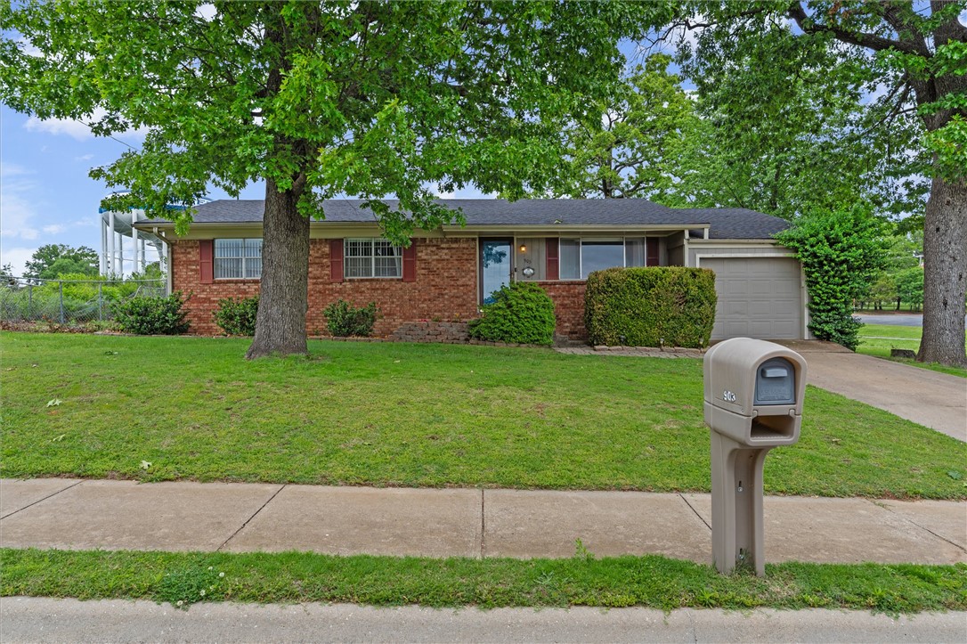 Charming and full of potential, this 3 bedroom, 1 bath home in Rogers offers the perfect blend of convenience and space! Situated on a generous .36-acre lot, you’ll love the room to spread out, entertain, garden, or simply enjoy the outdoors. Ideally located near schools, a nearby park, and plenty of shopping and dining options, this home makes everyday living easy and enjoyable. Whether you're a first-time buyer, investor, or looking to downsize without sacrificing yard space, this property is packed with opportunity in a desirable location!