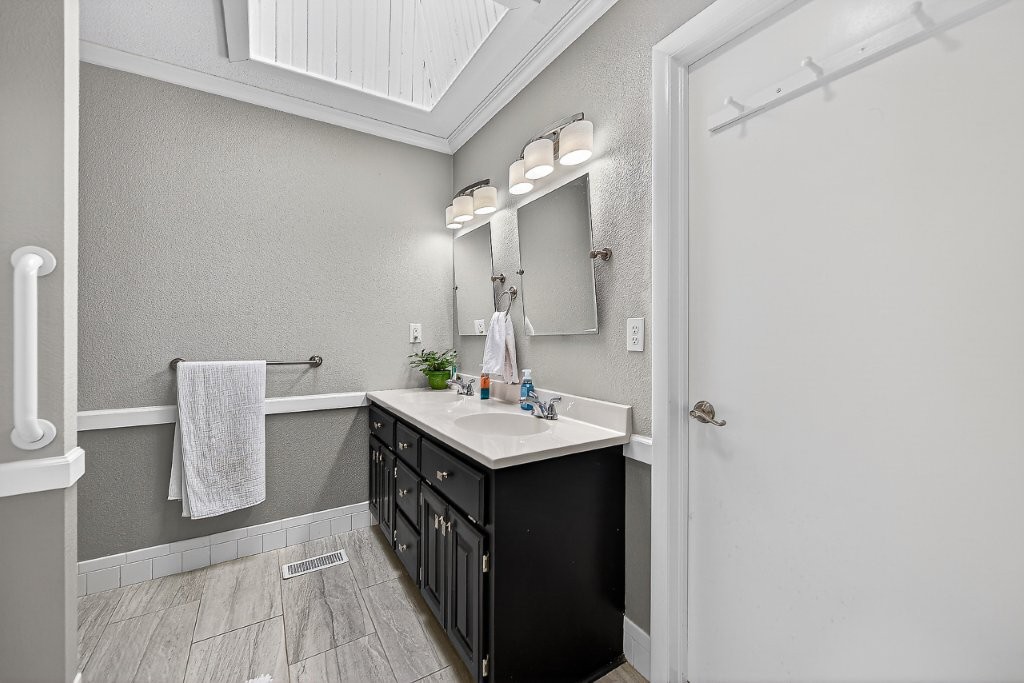 Rosewood Add Rogers - Residential Lease