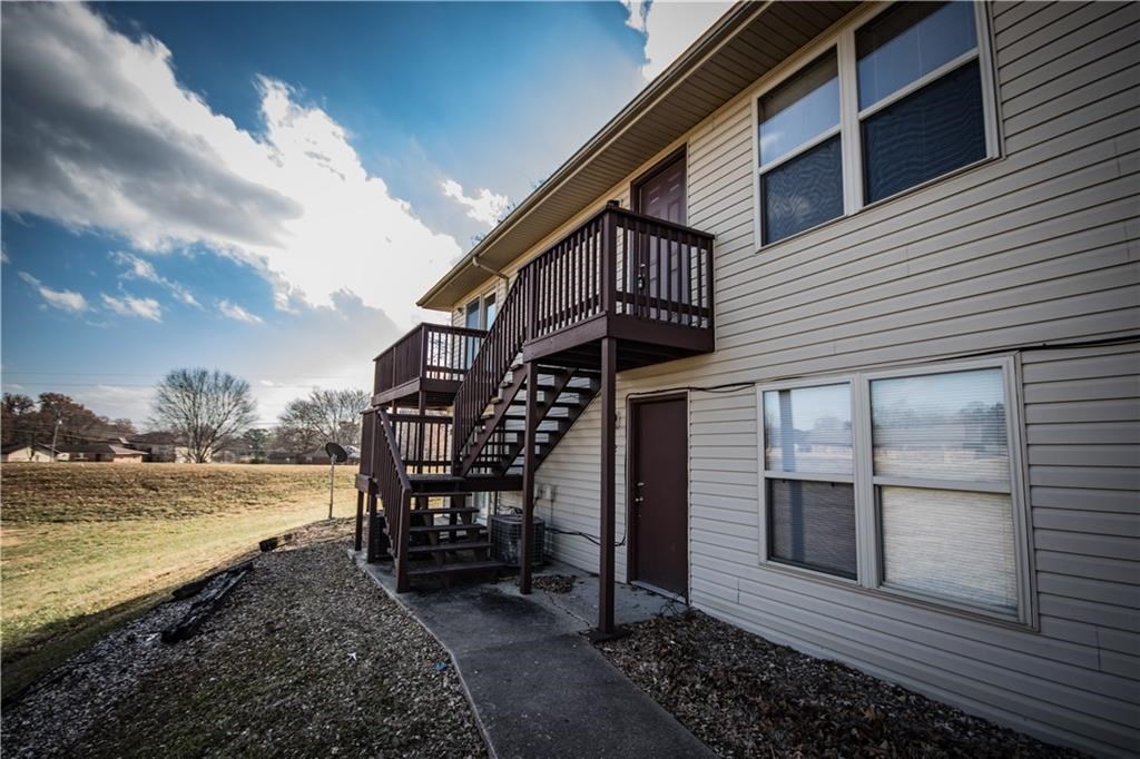 Great investment opportunity! 8, fully leased apartments in South Rogers. Windows, paint, flooring, exterior improvements is just some of the many great features that make these units a great addition to any portfolio. Located at the end of the cut-de-sac, these units are centrally located, being down the road from the Pinnacle Hills Promenade, schools, churches and more!