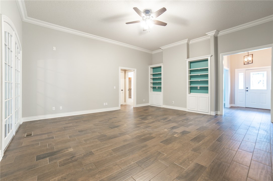 Twin Lakes Estate Rogers - Residential