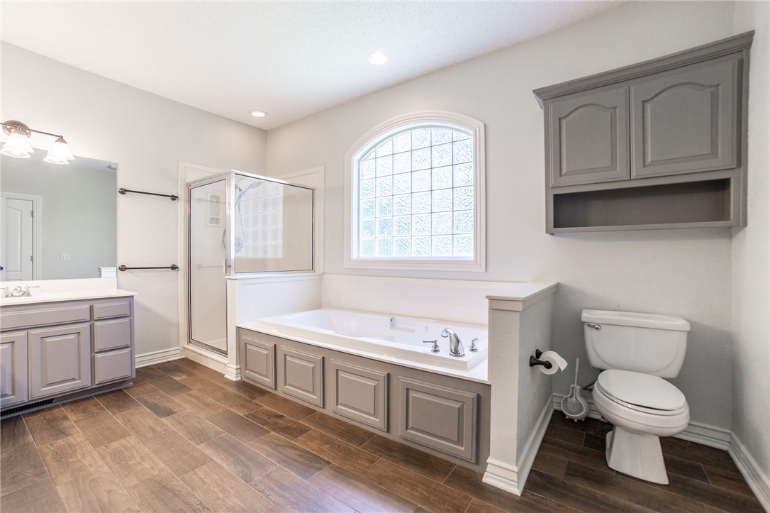 Twin Lakes Estate Rogers - Residential