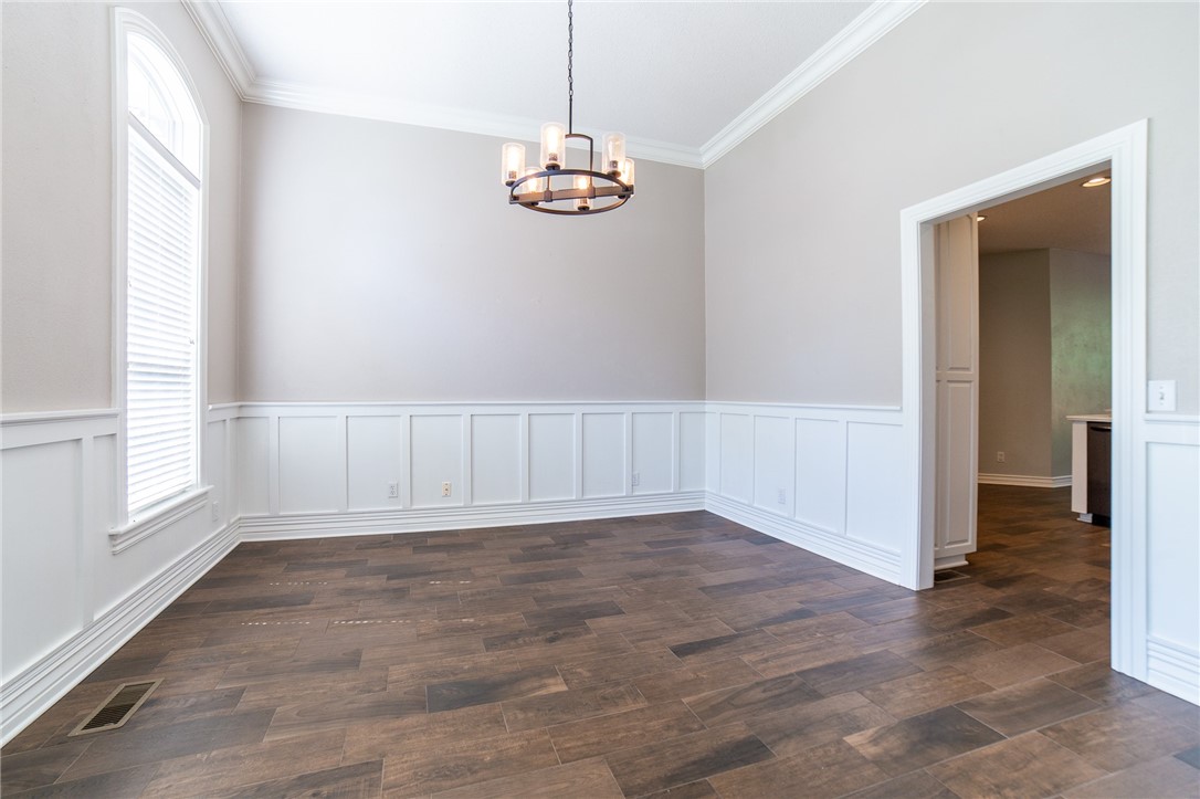 Twin Lakes Estate Rogers - Residential