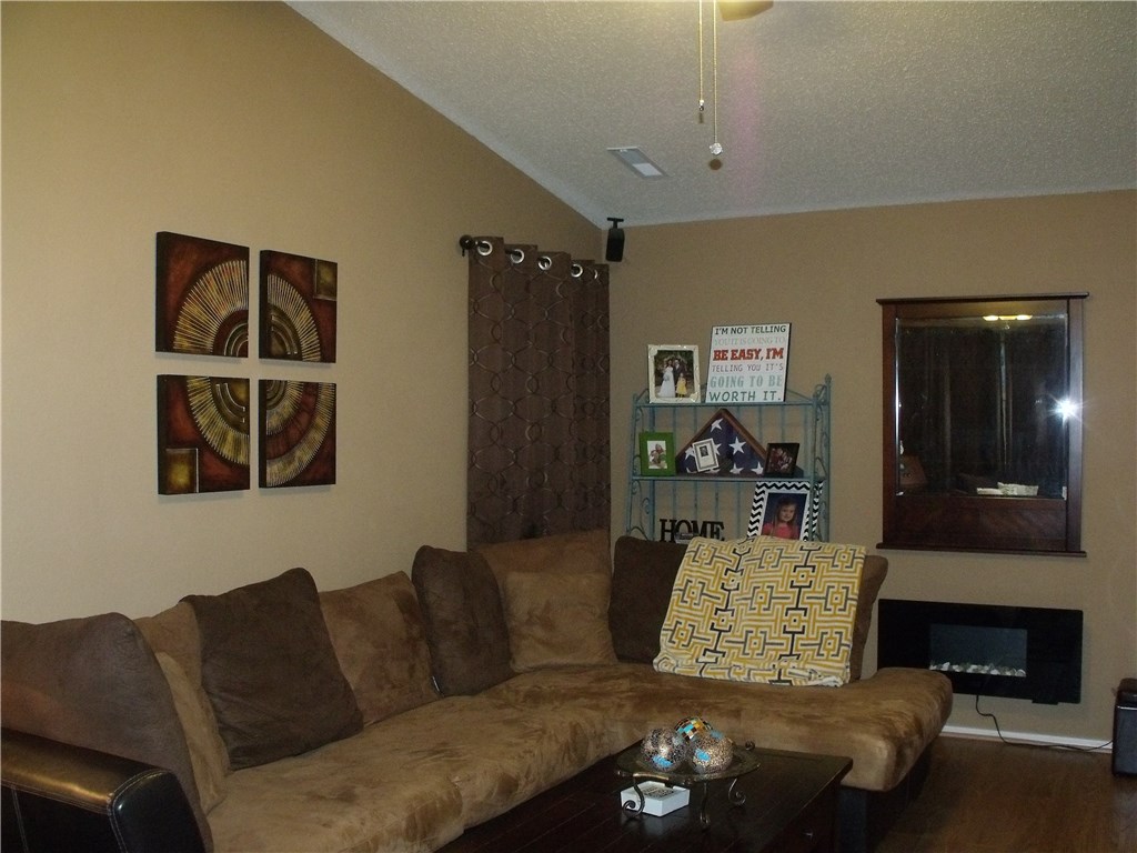 A great, move-in ready home!  Nothing to do on this 2 bedroom, 2 bath, 1 car garage, corner lot, fenced home!  All appliances convey including washer & dryer.  Convenient location in Bentonville.  Great starter home/1st time home buyer!