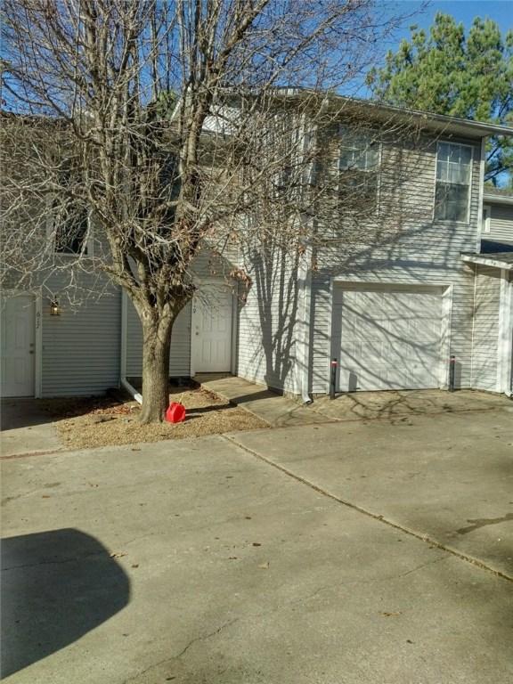 Nice townhomes in Fayetteville near Wilson Park area. Home features 3BR, 2.5BA, 1 car garage. All appliances, nice fenced in back patio for entertaining. Complete with propane grill. Dining area off of kitchen, pantry, extra storage, skylight in full bath, all bedrooms are​​‌​​​​‌​‌​​​‌‌​​​‌‌‌​​‌​​‌‌​​​​ upstairs.