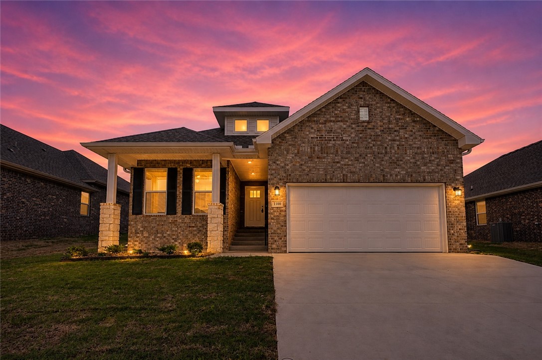 This floor plan is a 3-bedroom, 2-bathroom 1760 square
feet home featuring 10-foot ceilings in the entryway,
kitchen, living area, and primary bedroom, plus dual
vanities in the primary bathroom, the 1750 Series delivers
the luxury of a larger floor plan. This plan series has an
inviting entryway that provides privacy. Enjoy a large,
covered back patio and a garden tub in the primary
bathroom. Taxes subject to change based on new construction.