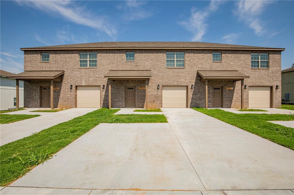 Beautiful 3-Year old Town House boasting 3 bedrooms, 2.5 Baths, Upstairs laundry with Washer and Dryer supplied. Big Kitchen with all stainless-steel appliances. nice big privacy fenced back yard with lawn care included. This is a great Townhome in s great location.
