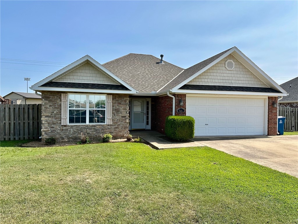 3 bed, 2 bath, 2 car garage just down the street from Pea Ridge high school. Large fenced back yard. No smoking, pets negotiable.