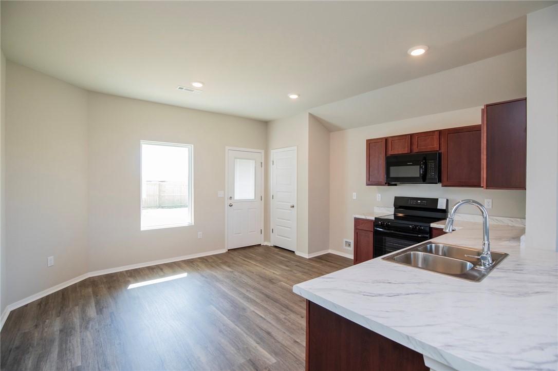 WALNUT HILL SUB PH IV-PEA RIDGE - Residential Lease