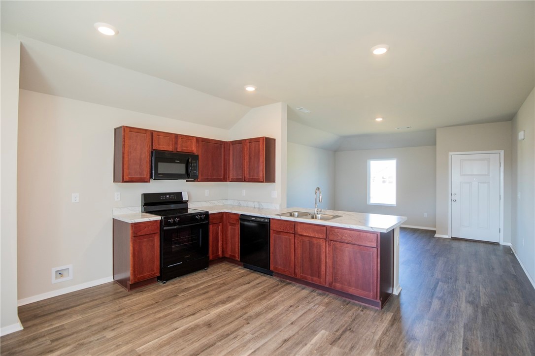 WALNUT HILL SUB PH IV-PEA RIDGE - Residential Lease