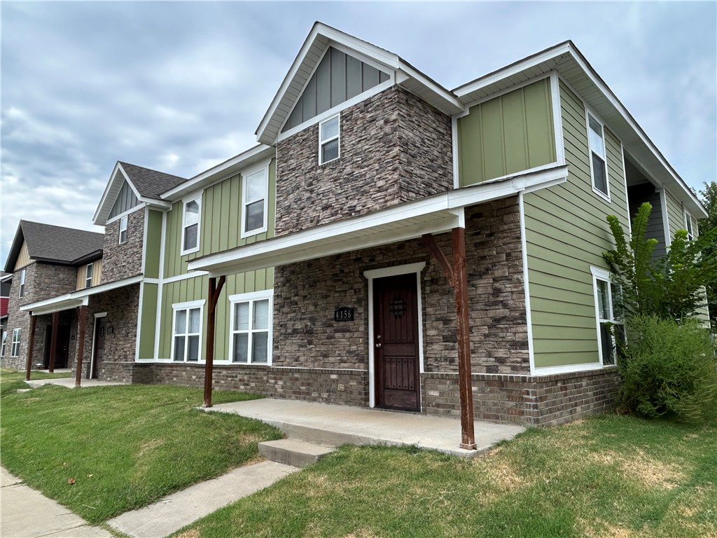 Spacious 4 bed and 4.5 bath luxury townhome located in a quiet community perfect for family or students. Conveniently located 10 minutes from the University of Arkansas, each room has it owns private bathroom, plus a guest bathroom. Unit includes washer/dryer, refrigerator, oven/stove, and dishwasher. Close to everything Fayetteville has to offer with quick access to Razorback Transit just across the street. Don't miss out on this amazing home!