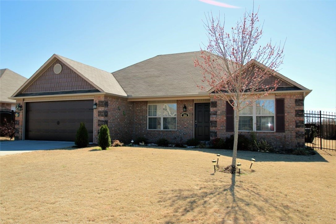 Great Location! Immaculate 3 bedroom 2 bath, brick home shows like a model! Situated on premium corner lot with fully fenced backyard. Brand new carpeting and wood laminate flooring! Split floor plan with great master BR and large kitchen. Minutes from restaurants, entertainment venues, and walking distance to AWARD WINNING Janie Darr Elementary School!  THIS ONE WON'T LAST!!!