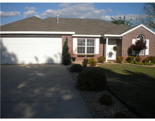 LR HAS VAULTED CEILING, GAS-LOG FIREPLACE, MBR HAS TREY CEILING AND 2 WALK-IN CLOSETS, BR3 HAS VAULTED CEILING AND ARCH WINDOW, HOME WARRANTY, PATIO, SQ FT TAKEN FROM PLANS AND NOT INDEPENDENTLY VERIF