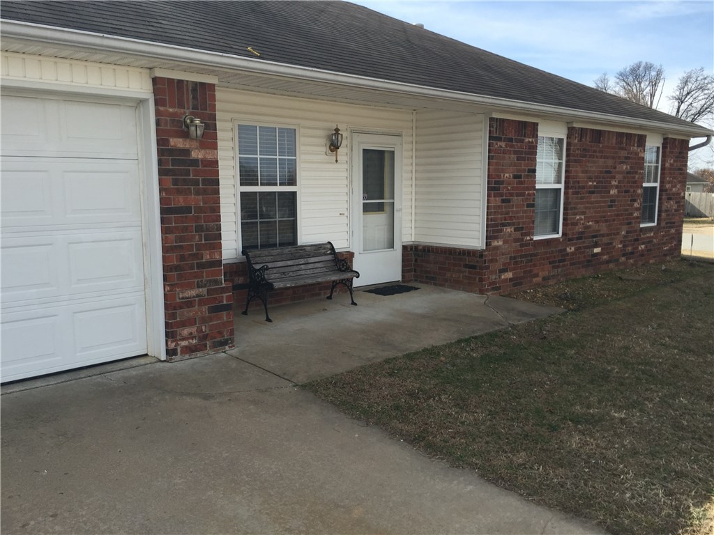 3BR+2Ba PLUS Office!  Large open floor plan on a corner lot in a great neighborhood. Alarm, gas stove and wood floors! Carpet in bedrooms only 1 yr old, Fence only 3 yrs.  “Side” backyard with large shed. Desirable location - just a few minutes to Walmart home offices!