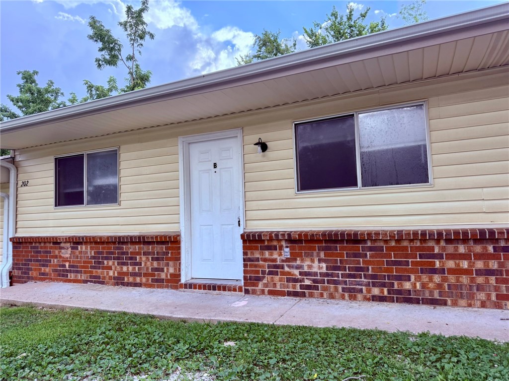 Great Location close to Walmart Home Office.  2 bedroom 1 bath 4 plex with fresh paint, wood style flooring in main living area and new carpet in bedrooms.  washer/dryer and refrigerator included.   Owner maintains lawn.