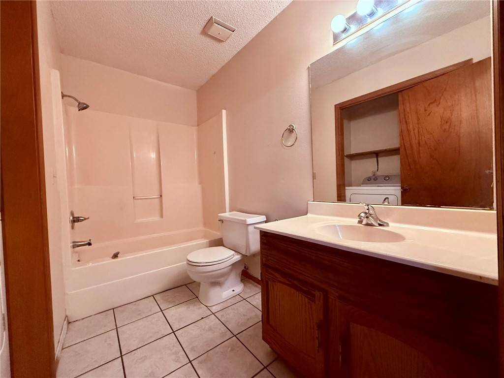 city - Residential Lease