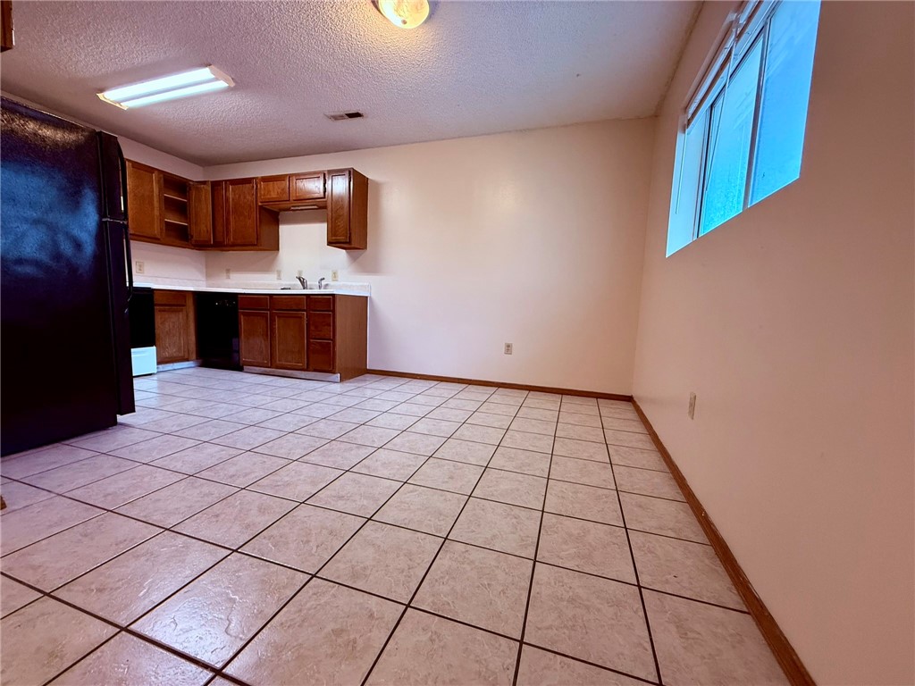 city - Residential Lease