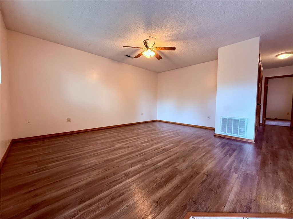 city - Residential Lease