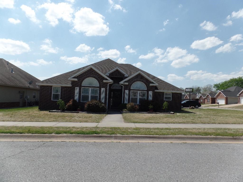 Wonderful family home! Open living area - lots of living space, decorative arched ceilings, 4BR/2BA, eat-in kitchen with large panty and formal dining room. Large master bath with tile shower and whirlpool. Located on a corner lot