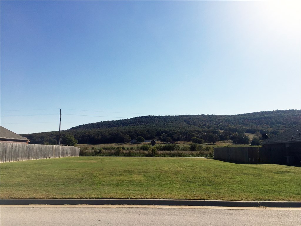 Great building site in the Meadowsweet S/D in Farmington! This is one of the last lots in this subdivision to be developed.