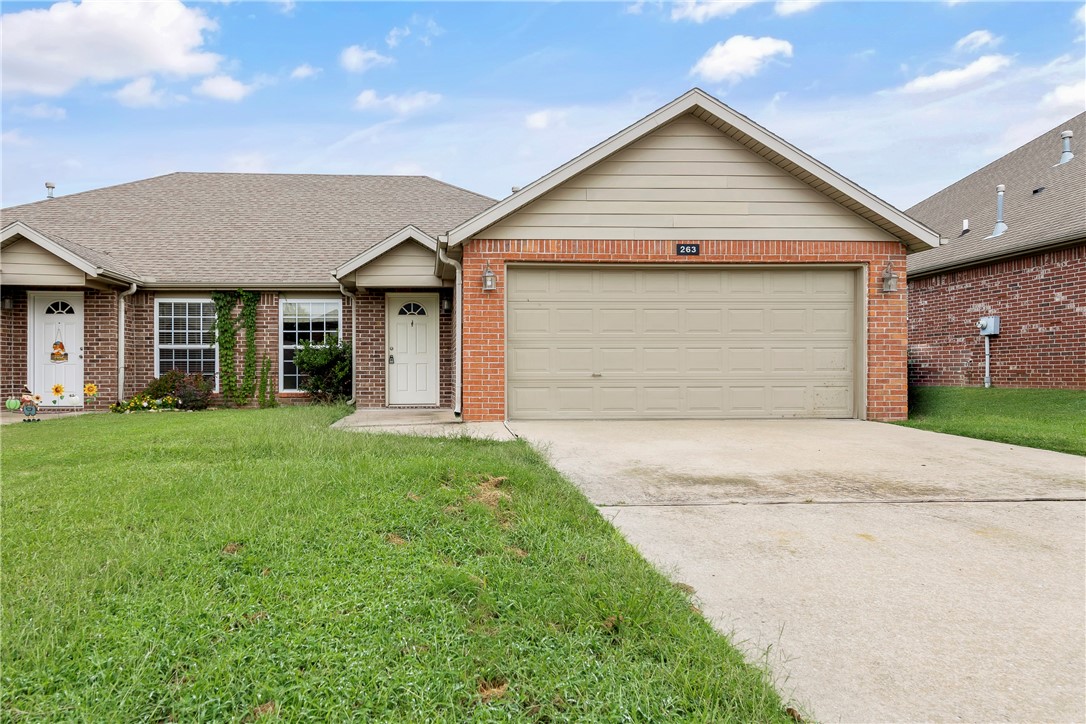 Welcome to your dream rental home in the heart of Centerton! This newly renovated 3-bedroom, 2-bathroom gem is ready to offer you the perfect blend of comfort, style, and convenience.